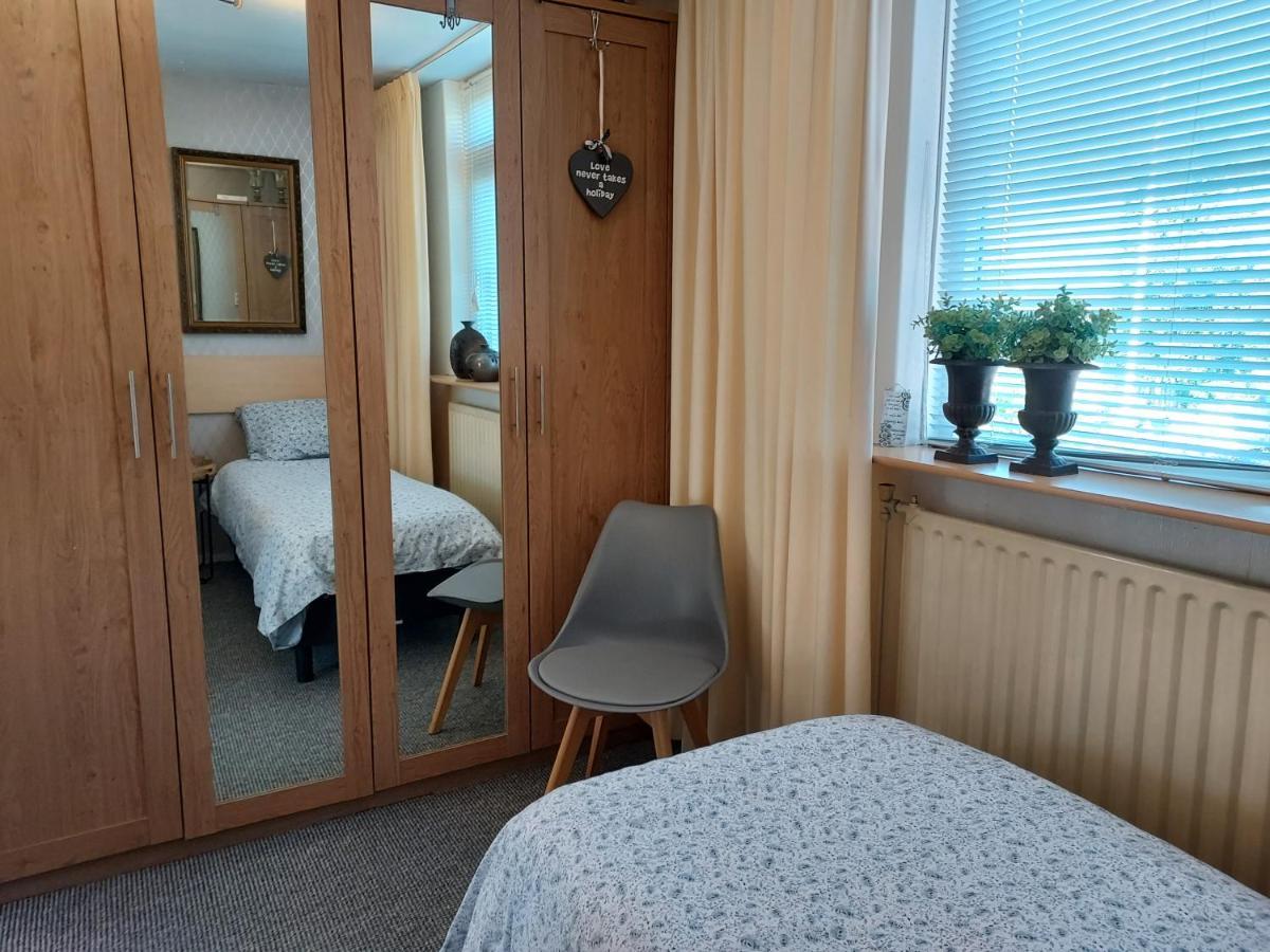 Familie Postma B&B Anjum Экстерьер фото